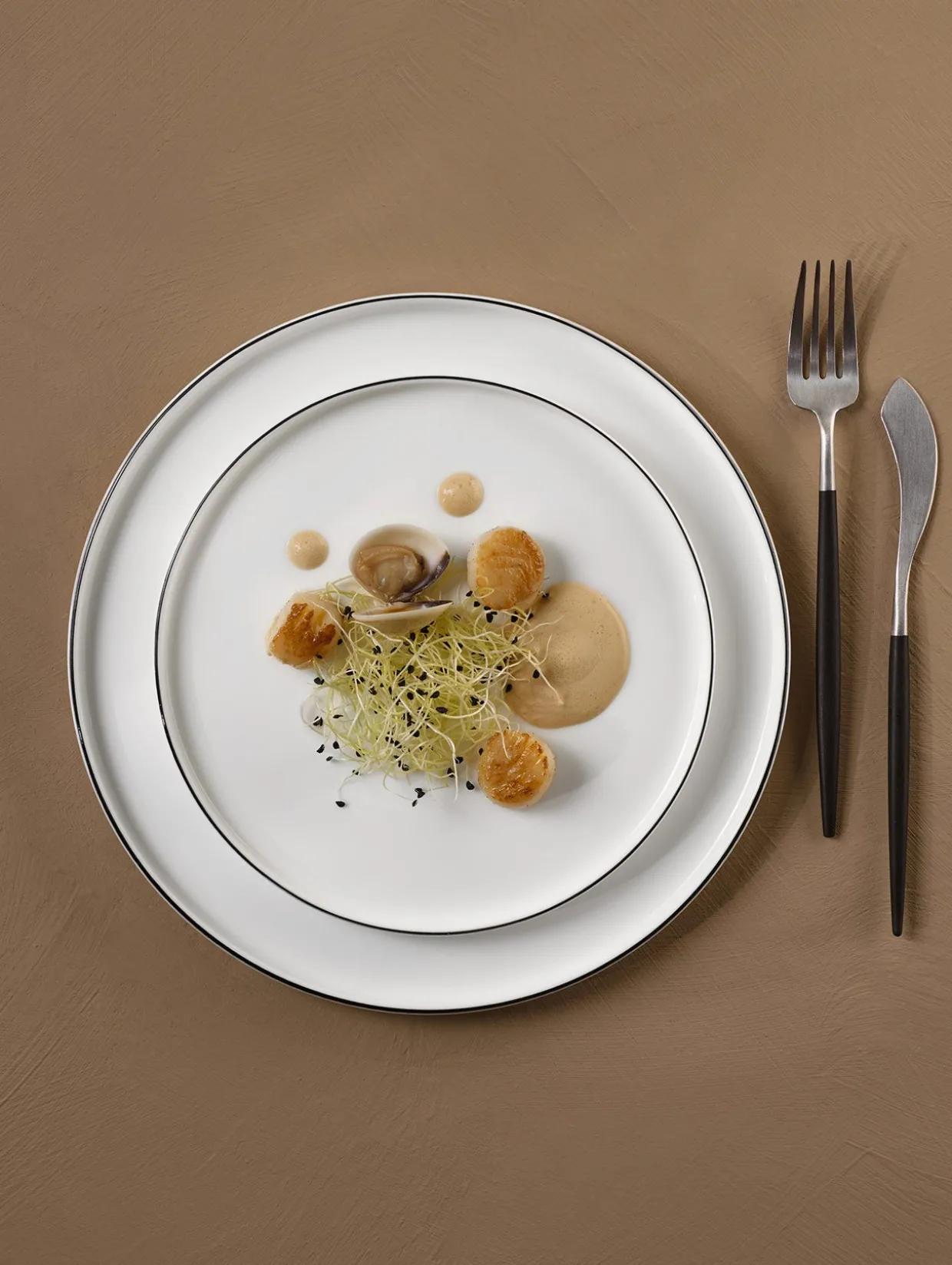 essteller, ligne noire