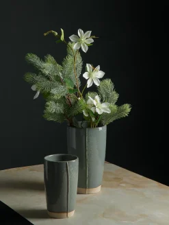 vase, matcha latte